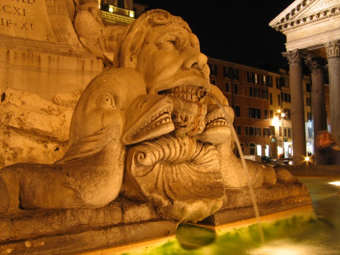 Brunnen bei dem Pantheon